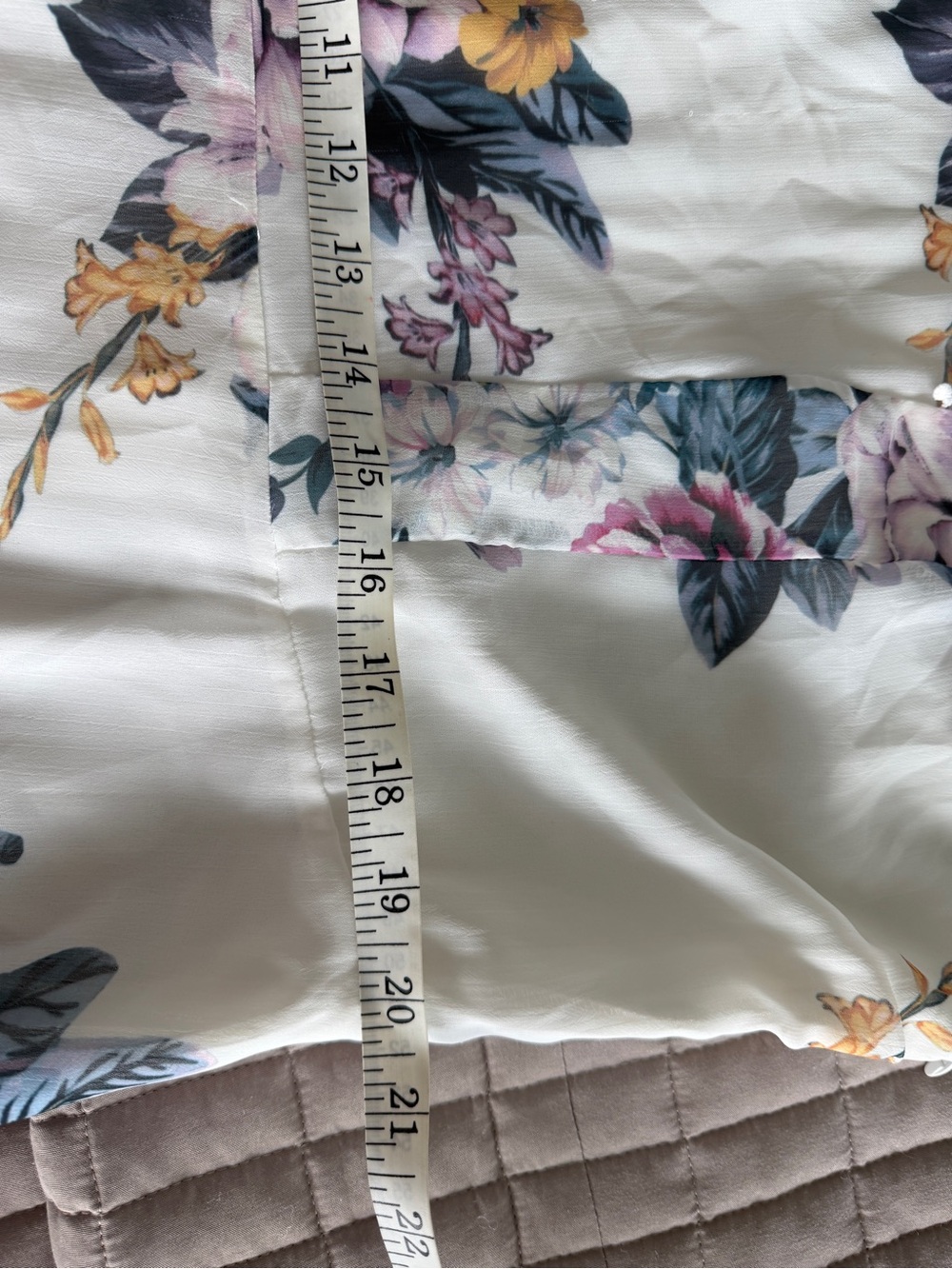 City Chic Summer Love Ruffle Dress Size M (18) EUC White Floral Feminine - Picture 13 of 15
